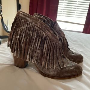 Ariat boots. Size 8. Only worn a few times. Super comfy!